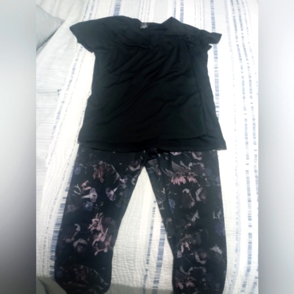Womens' workout leggings and top